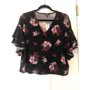 Ruffle sleeve express top